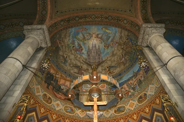El interior de la iglesia del Tibidabo, Barcelona, España — Foto de Stock