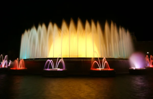 魔法の噴水モンジュイック バルセロナ、スペイン. — ストック写真