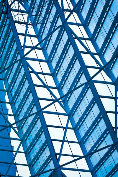Parede de vidro e metal do edifício de escritório moderno — Fotografia de Stock