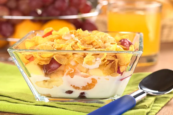 Fresh Fruits with Corn Flakes and Milk — Stock Photo, Image
