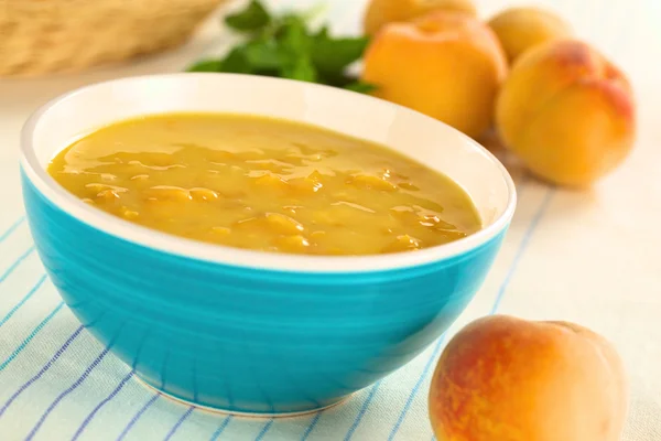 Холодный персиковый суп — стоковое фото