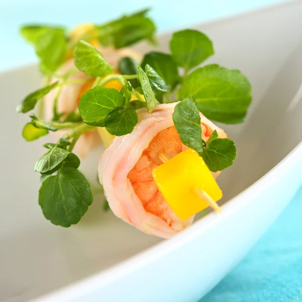 Shrimp with Watercress and Mango — Stock Photo, Image