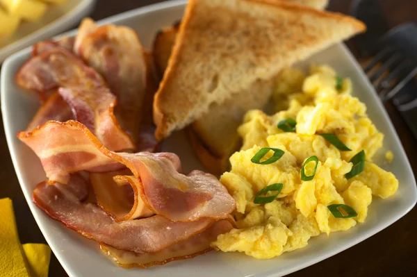 Bacon and Scrambled Egg with Toast Bread — Stock Photo, Image