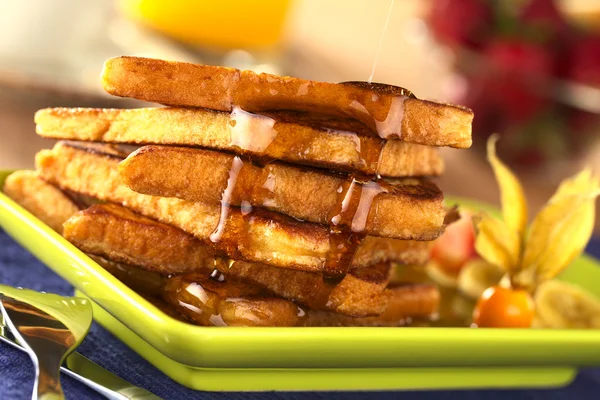 Pouring Maple Syrup on French Toast — Stock Photo, Image