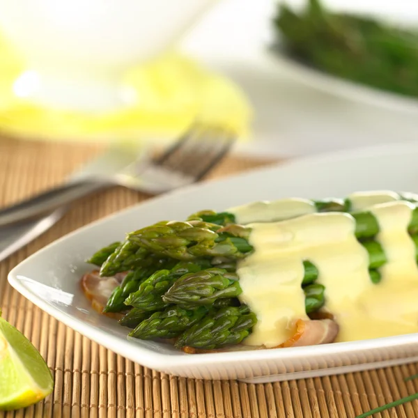 Green Asparagus with Hollandaise Sauce — Stock Photo, Image