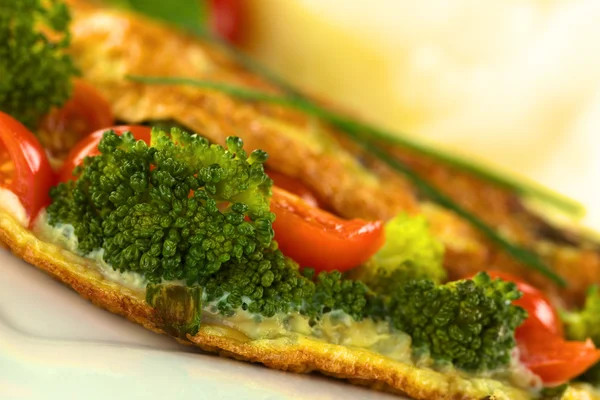 Broccoli en tomaten omelet — Stockfoto