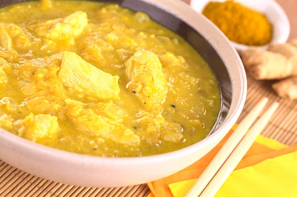 Curry de pollo y mango —  Fotos de Stock