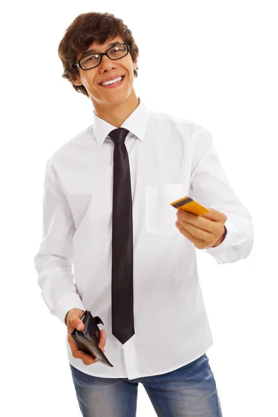 Junger hübscher Kerl mit Kreditkarte — Stockfoto