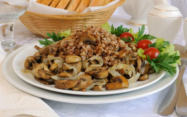 Boekweit pap met champignons — Stockfoto
