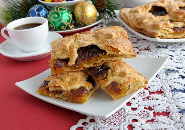 Strudel of apples and jam — Stock Photo, Image