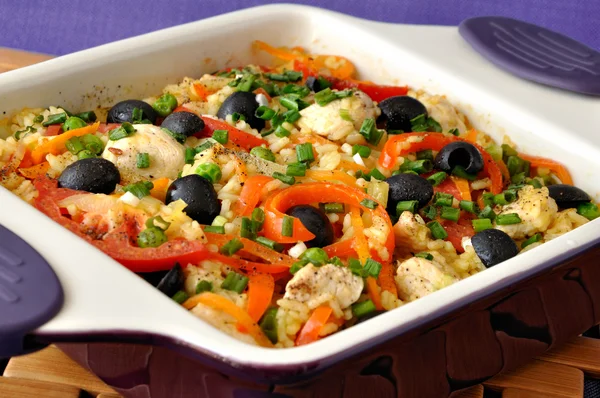 Baked rice with chicken, vegetables and olives in a saucepan — Stock Photo, Image