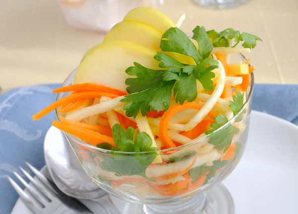 Salada de aipo com cenoura e maçã — Fotografia de Stock