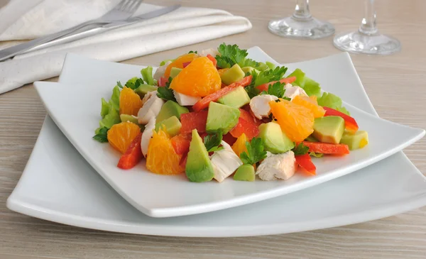 Avokado Tavuk salatası — Stok fotoğraf
