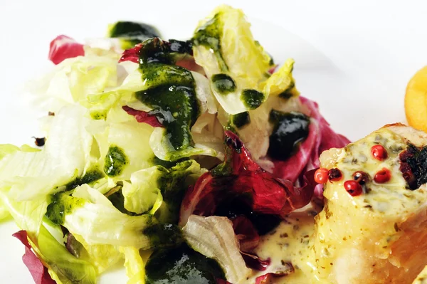 Salada de radicchio e alface — Fotografia de Stock