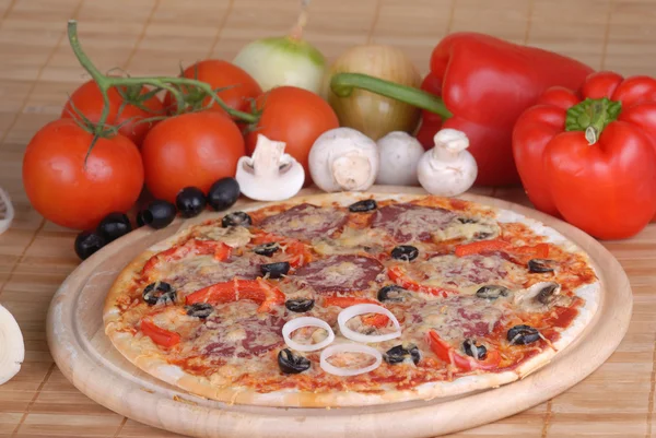 Pizza fresca — Fotografia de Stock