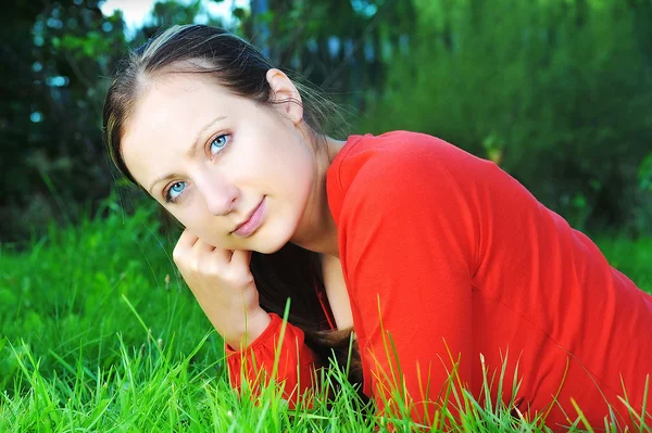 Young woman outdoor — Stock Photo, Image