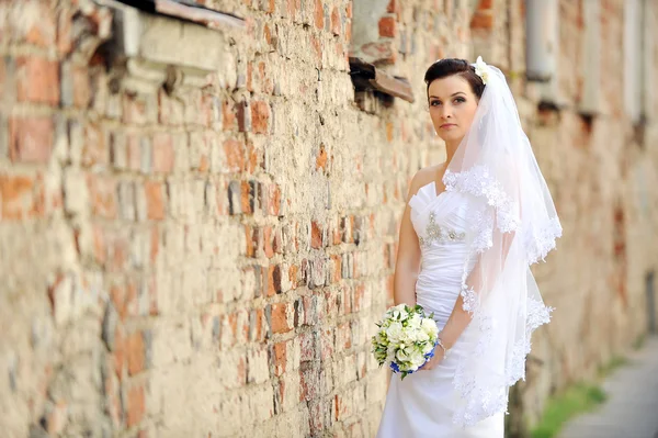 Bride with flowers — Stock Photo, Image