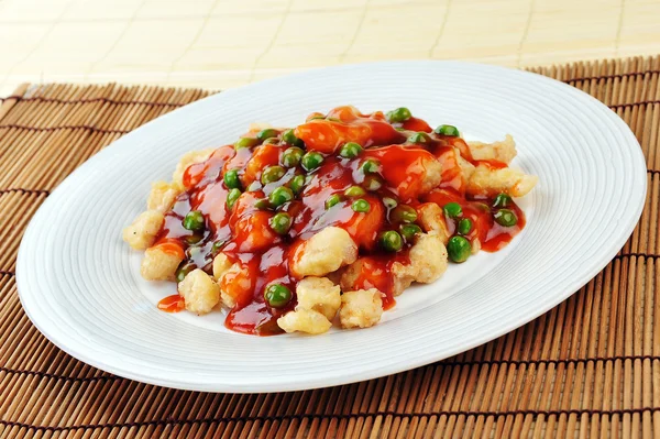 Huhn mit roter Sauce — Stockfoto