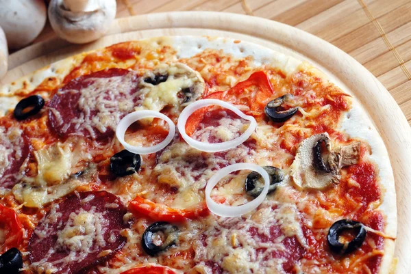 Smakfull pizza – stockfoto