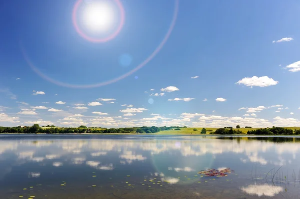 Ruhiges Wasser des Sees — Stockfoto