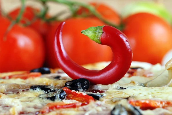 Pizza com tomate — Fotografia de Stock