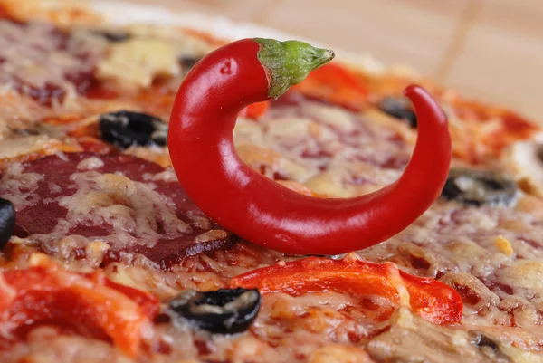Pizza z papryka chili — Zdjęcie stockowe