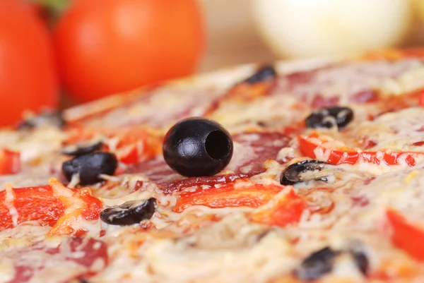Pizza con aceitunas — Foto de Stock