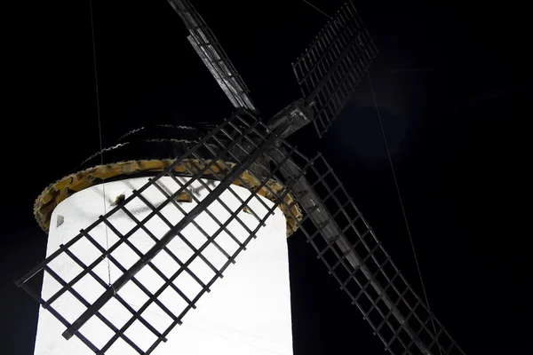 Větrný mlýn v noci, — Stock fotografie