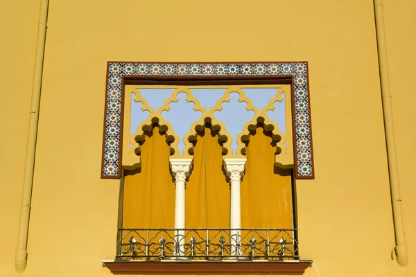 Window in Arabian style. Cordoba, Spain. — Stock Photo, Image