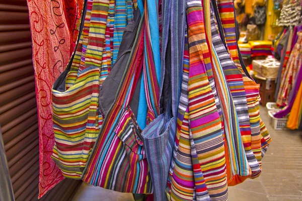 Taschen auf einem orientalischen Markt — Stockfoto
