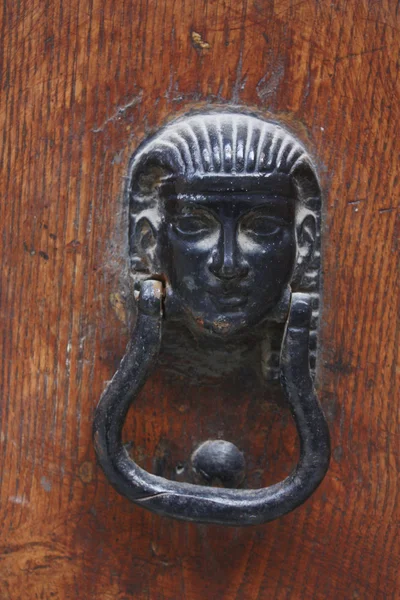 Frappe en métal, en forme de pharaon — Photo