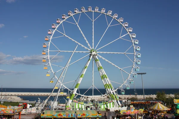 Riesenrad im Vergnügungspark der Feria de abril, — Stockfoto