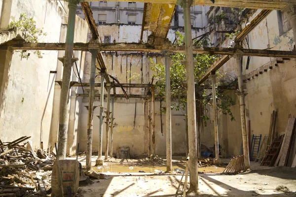 stock image Abandoned house and destroyed in Old Havana.