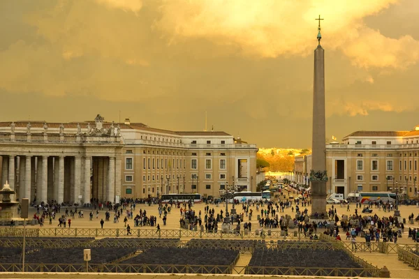 Solnedgång i St peter's square, Vatikanen. — Stockfoto