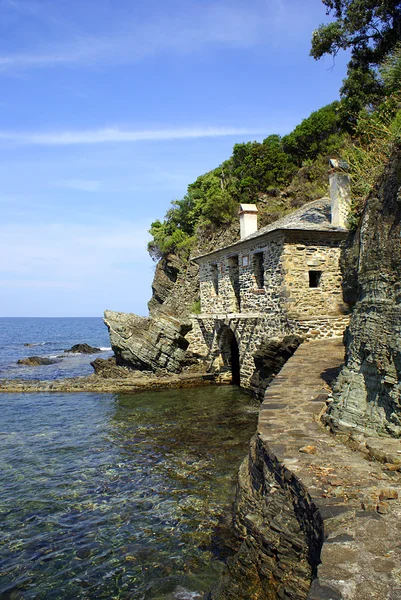 Traditioneel huis op een tropisch strand, Griekenland — Stockfoto