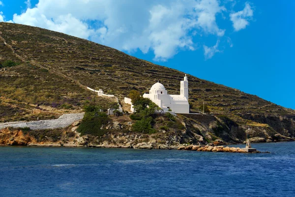 Capela tradicional grega na ilha de Ios, Cíclades, Grécia — Fotografia de Stock