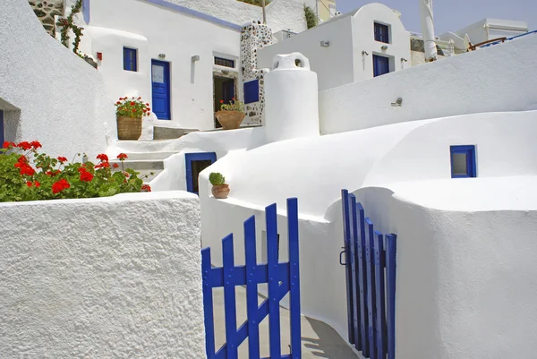 Villaggio tradizionale di Thira sull'isola di Santorini in Grecia — Foto Stock