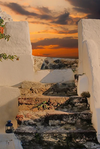Tradiční kroky při západu slunce na ostrově santorini — Stock fotografie