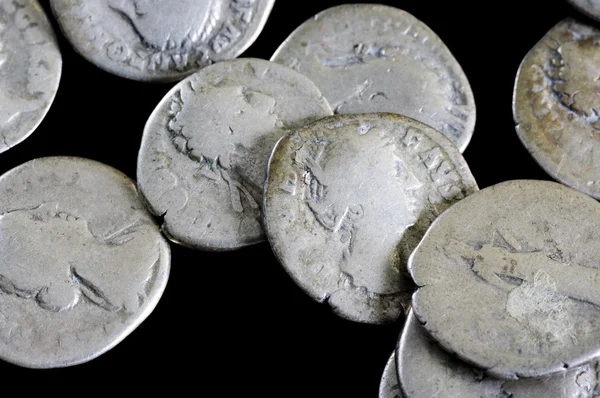 Антикварные монеты — стоковое фото