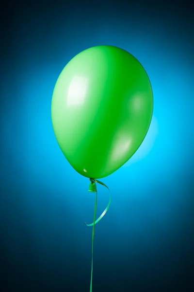 Balão de ar verde festivo — Fotografia de Stock