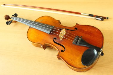 Antique violin with a fiddlestick