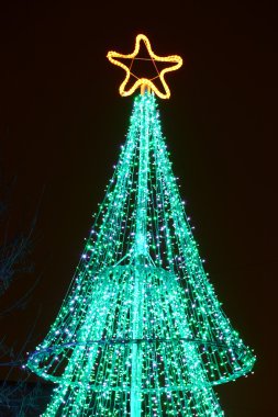 Aydınlatılmış Noel ağacı