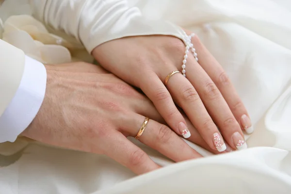 Hands of married couple — Stock Photo, Image