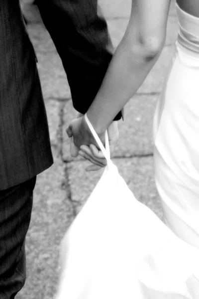 Bride and groom hands black and white — Stock Photo, Image