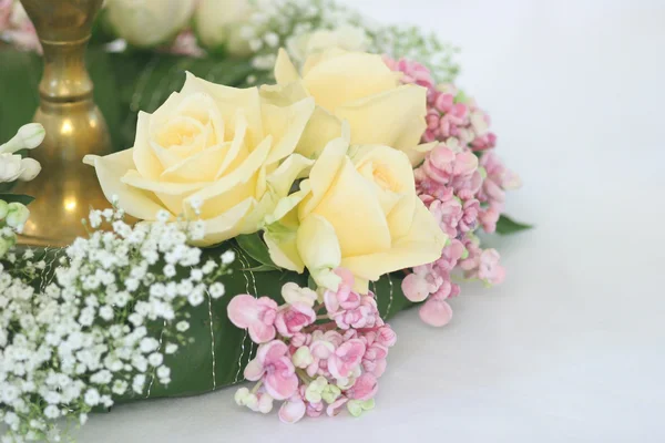 Rose op de bruiloft tabel — Stockfoto