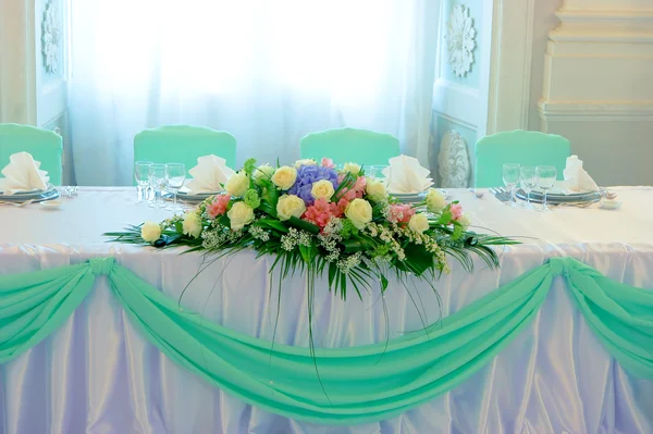 Kwiaty na ślub tabela — Zdjęcie stockowe