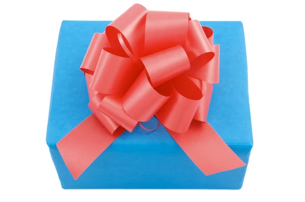 Presente: caixa azul com arco vermelho — Fotografia de Stock