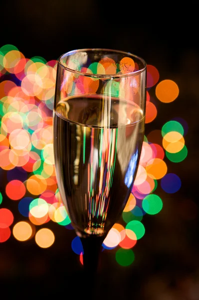 Champagneglas på festliga bakgrund — Stockfoto