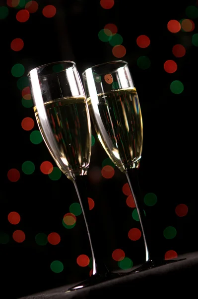 Copos de champanhe no fundo festivo — Fotografia de Stock