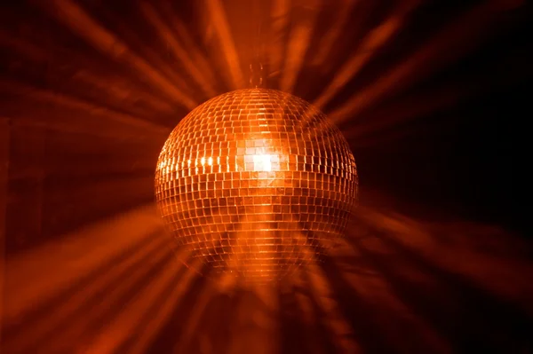 Boule disco avec rayons dans la brume — Photo